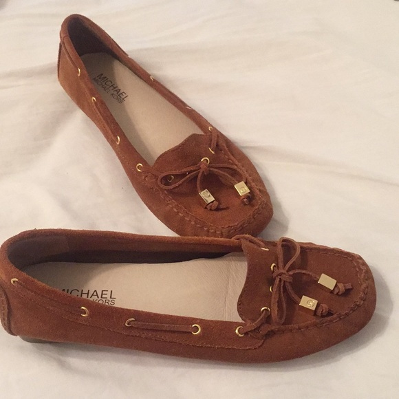 MICHAEL KORS SHOES SIZE 71/2 - Picture 2 of 6